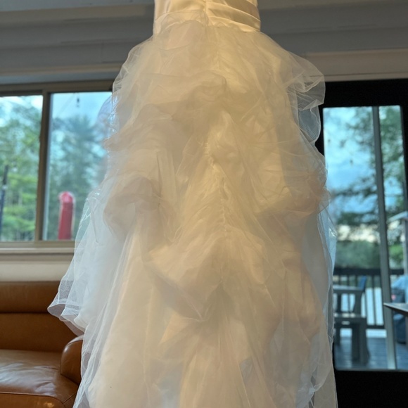 WHITE BY VERA WANG NWT SIZE 2 PLEATED SATIN TULLE ORGANZA WEDDING DRESS - Picture 5 of 16